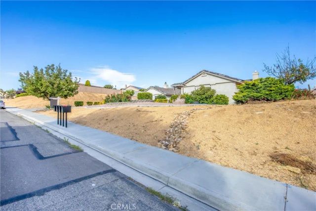13997 Riverside, Apple Valley, CA 92307