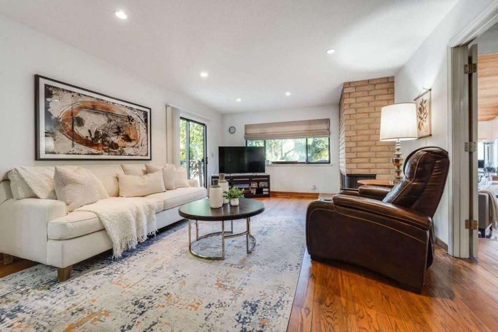 Image 13 of property listing at 10675 Clubhouse Lane, Cupertino, CA 95014