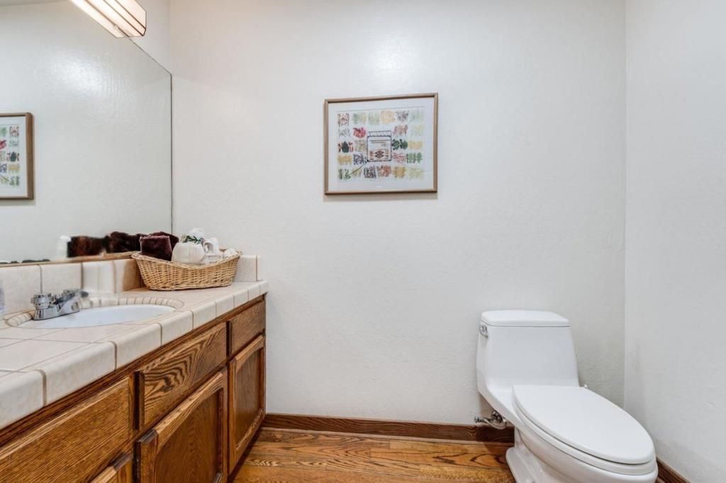 Image 16 of property listing at 10675 Clubhouse Lane, Cupertino, CA 95014