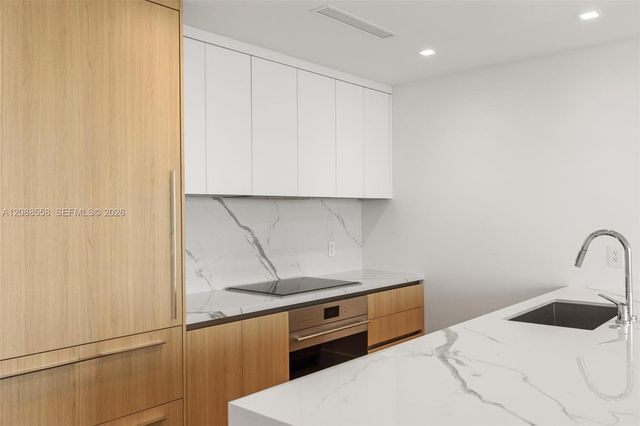 2411 Laguna Circle 2803, Miami, FL 33181