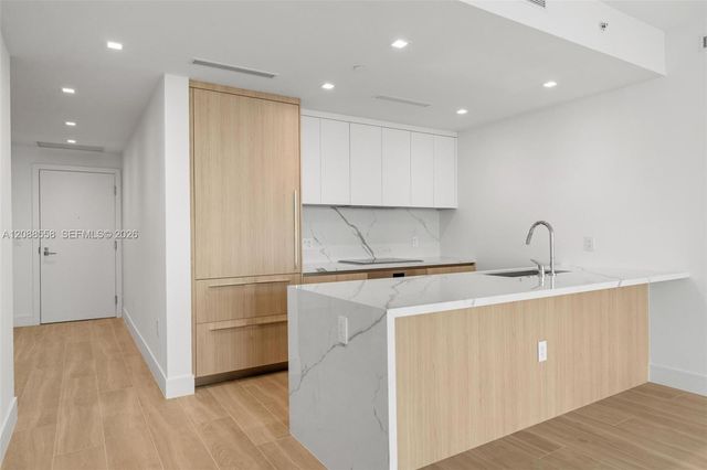 2411 Laguna Circle 2803, Miami, FL 33181