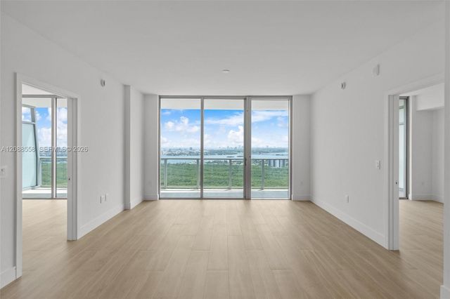 2411 Laguna Circle 2803, Miami, FL 33181