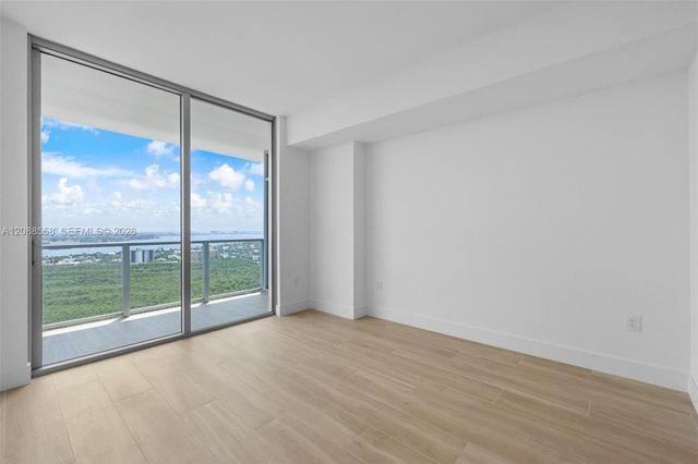 2411 Laguna Circle 2803, Miami, FL 33181