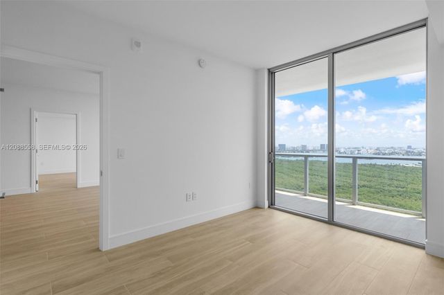 2411 Laguna Circle 2803, Miami, FL 33181