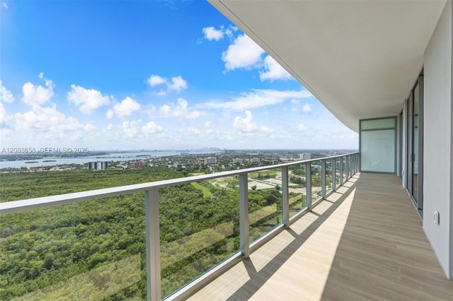 2411 Laguna Circle 2803, Miami, FL 33181