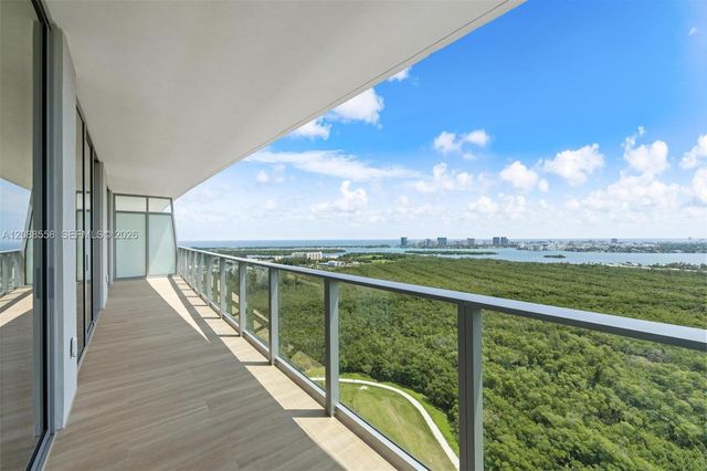 2411 Laguna Circle 2803, Miami, FL 33181