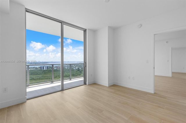 2411 Laguna Circle 2803, Miami, FL 33181