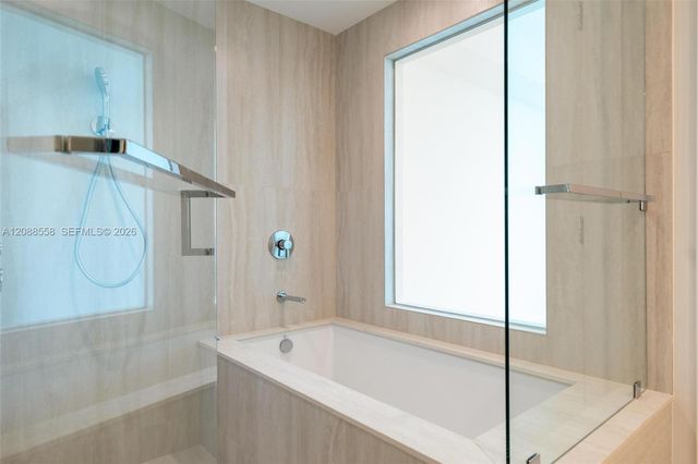 2411 Laguna Circle 2803, Miami, FL 33181