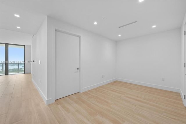 2411 Laguna Circle 2803, Miami, FL 33181