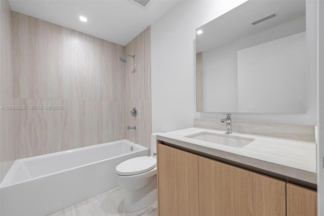 2411 Laguna Circle 2803, Miami, FL 33181