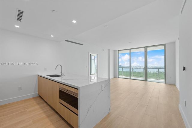 2411 Laguna Circle 2803, Miami, FL 33181
