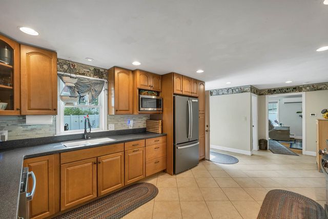 2 Belmont Circle, Hampton, NH 03842