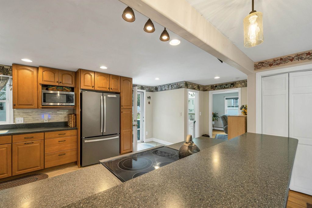 Image 2 of property listing at 2 Belmont Circle, Hampton, NH 03842