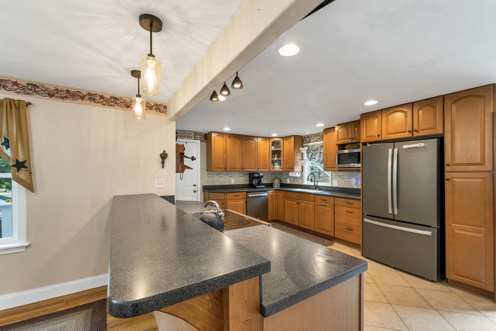 Image 7 of property listing at 2 Belmont Circle, Hampton, NH 03842