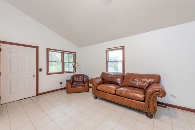 10395 W Illinois Avenue, Beach Park, IL 60099