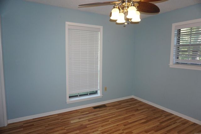 119 Western Hills Dr, Searcy, AR 72143