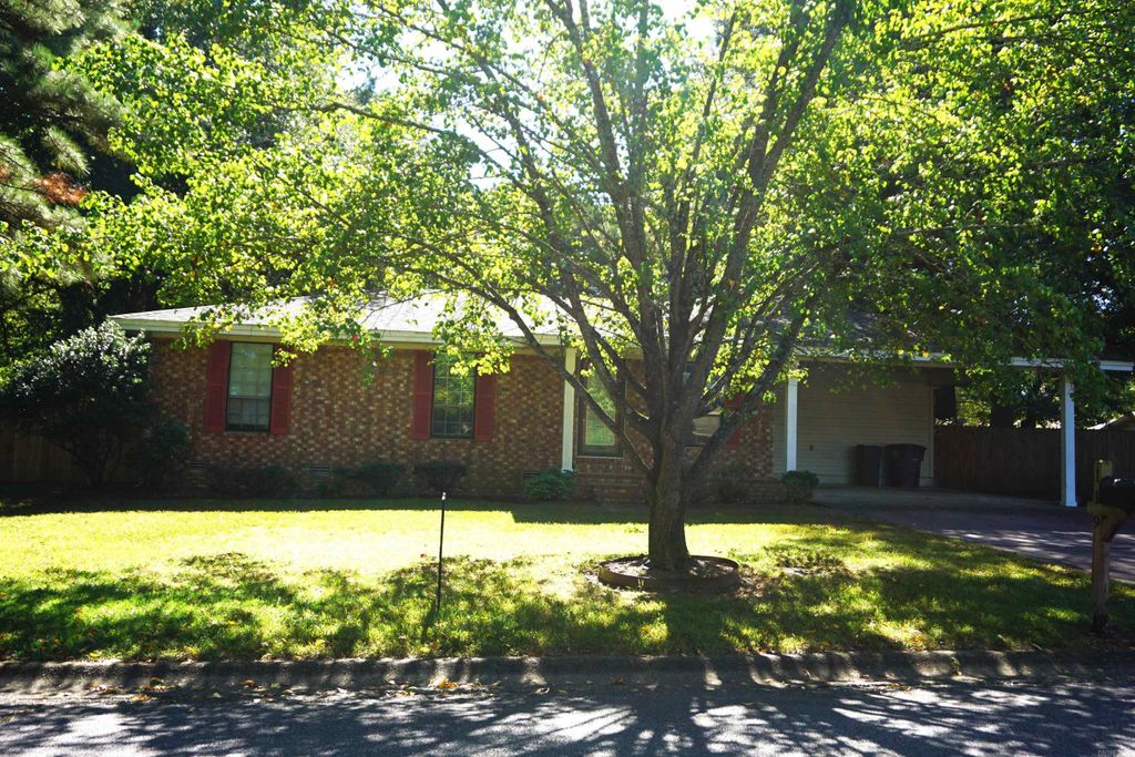 119 Western Hills Dr, Searcy, AR 72143