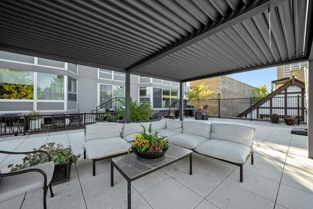 720 W Gordon Terrace 3B, Chicago, IL 60613