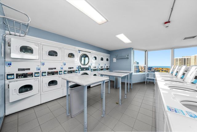 720 W Gordon Terrace 3B, Chicago, IL 60613