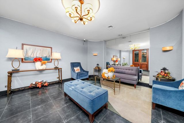 720 W Gordon Terrace 3B, Chicago, IL 60613