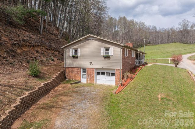 63 Memory Drive, Waynesville, NC 28786