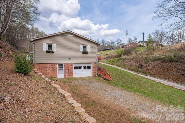 63 Memory Drive, Waynesville, NC 28786