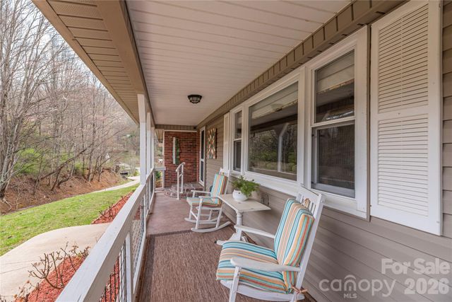 63 Memory Drive, Waynesville, NC 28786