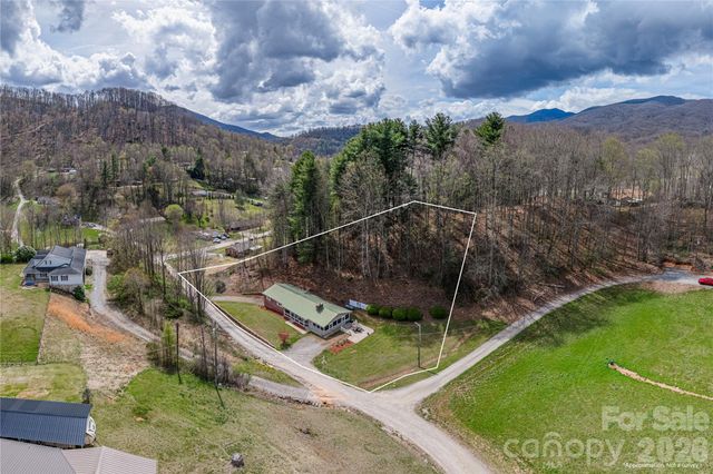 63 Memory Drive, Waynesville, NC 28786