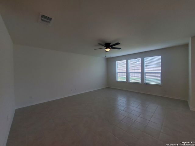 518 DEER CREST DR, New Braunfels, TX 78130