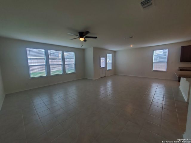 518 DEER CREST DR, New Braunfels, TX 78130