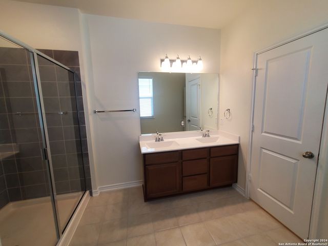 518 DEER CREST DR, New Braunfels, TX 78130