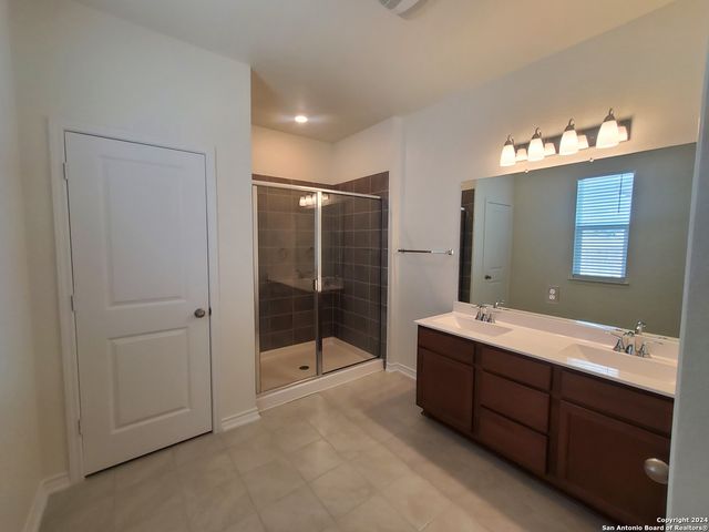518 DEER CREST DR, New Braunfels, TX 78130