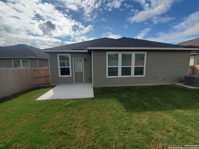 518 DEER CREST DR, New Braunfels, TX 78130