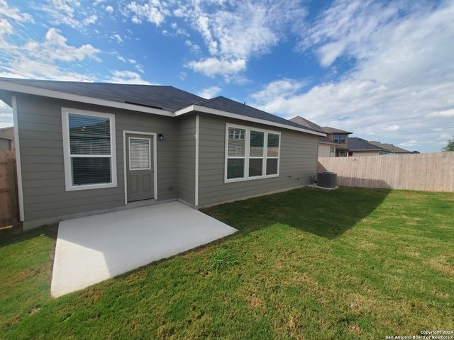 518 DEER CREST DR, New Braunfels, TX 78130