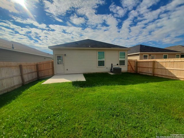 518 DEER CREST DR, New Braunfels, TX 78130