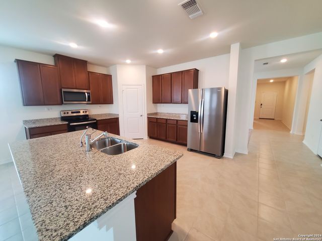 518 DEER CREST DR, New Braunfels, TX 78130