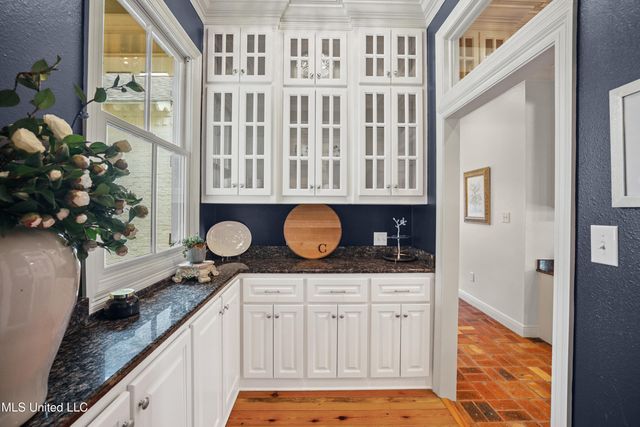 214 Old Bay Lane, Bay Saint Louis, MS 39520