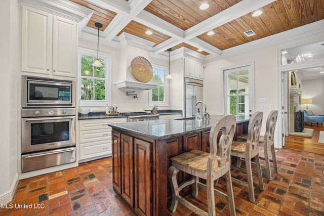 214 Old Bay Lane, Bay Saint Louis, MS 39520