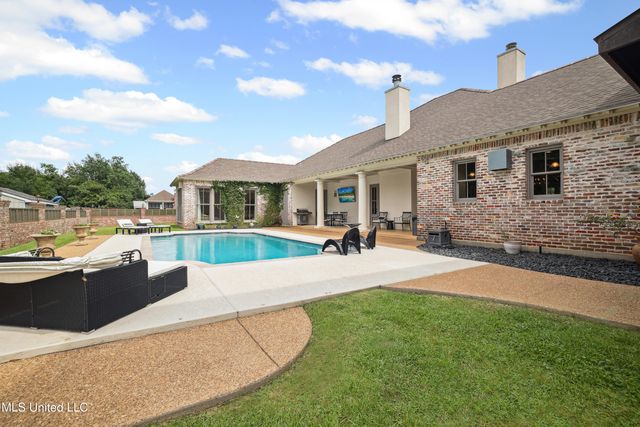 214 Old Bay Lane, Bay Saint Louis, MS 39520