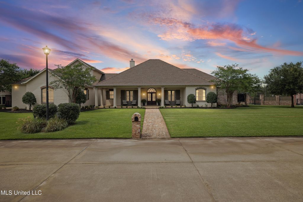 214 Old Bay Lane, Bay Saint Louis, MS 39520