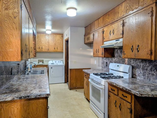 822 S PRESTON ROAD, Burkburnett, TX 76354