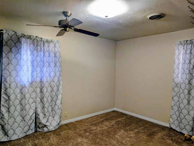 822 S PRESTON ROAD, Burkburnett, TX 76354