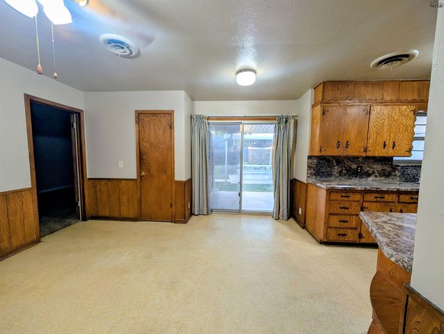 822 S PRESTON ROAD, Burkburnett, TX 76354