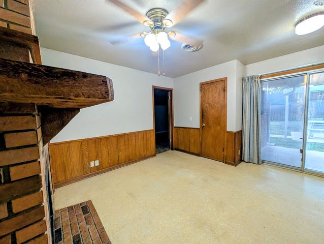 822 S PRESTON ROAD, Burkburnett, TX 76354