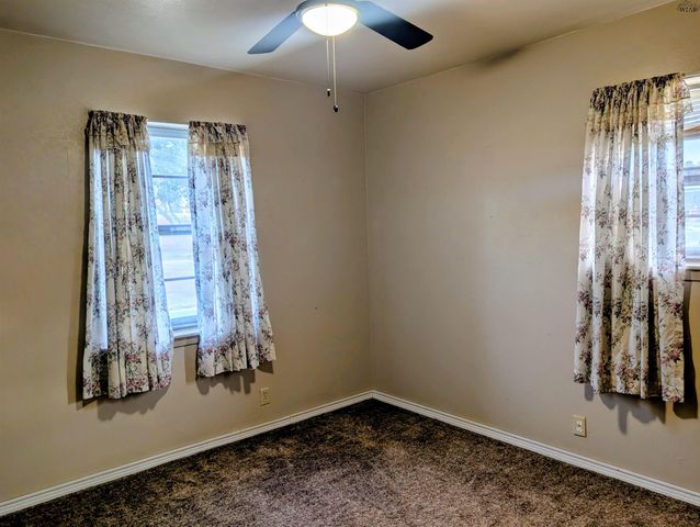 822 S PRESTON ROAD, Burkburnett, TX 76354