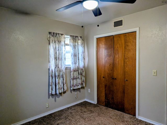 822 S PRESTON ROAD, Burkburnett, TX 76354