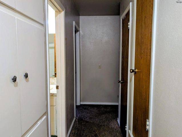 822 S PRESTON ROAD, Burkburnett, TX 76354