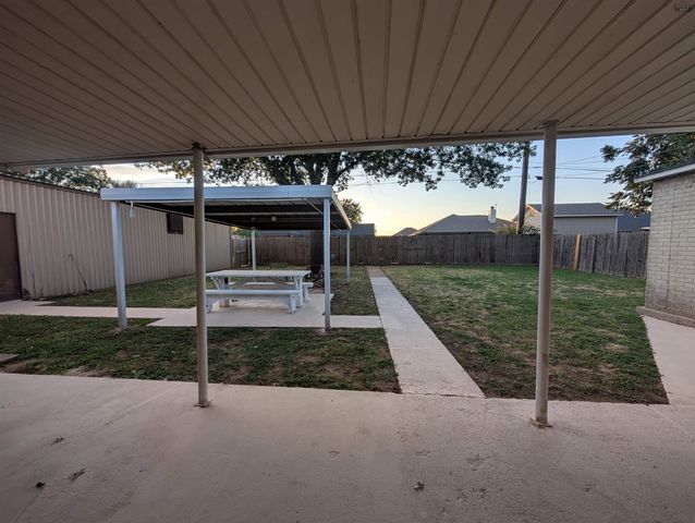 822 S PRESTON ROAD, Burkburnett, TX 76354