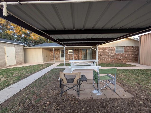 822 S PRESTON ROAD, Burkburnett, TX 76354