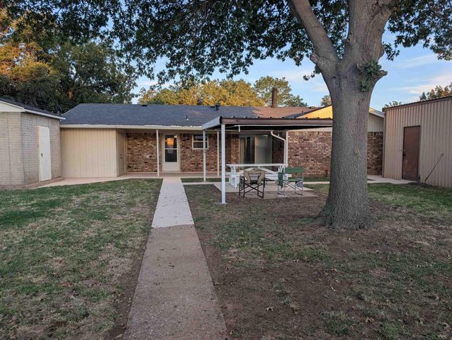822 S PRESTON ROAD, Burkburnett, TX 76354
